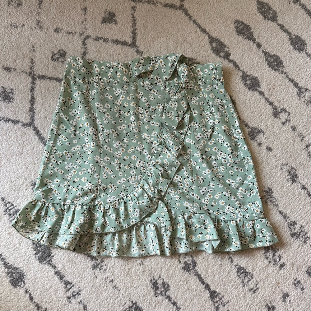 Light Green Floral Wrap Skirt - Size Medium
